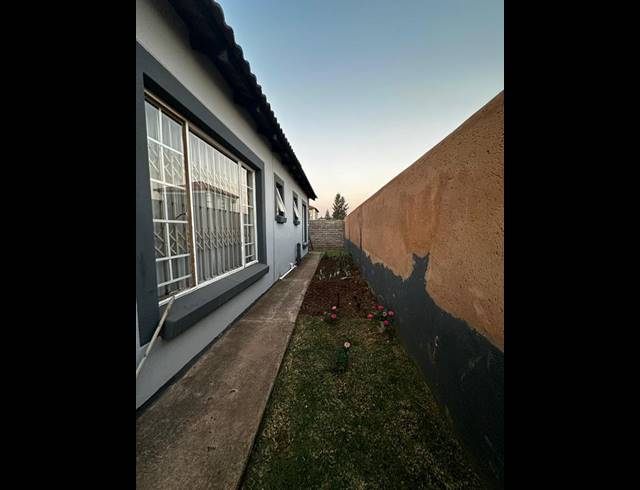3 BEDROOM HOUSE FOR SALE IN NKWE COUNTRY ESTATE